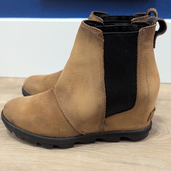 Sorel Joan of Arctic Wedge II Chelsea Boots in Nubuck! - Picture 2 of 13